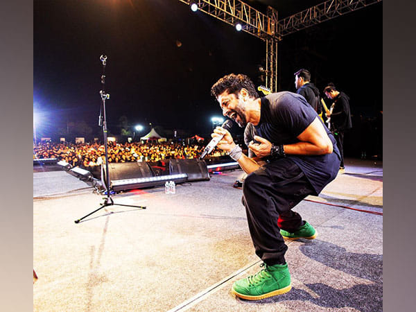 Farhan Akhtar's musical band completes a decade on stage, actor promises to 