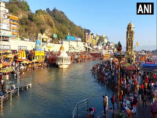 Devotees take holy dip in Ganga on Mauni Amavasya across country