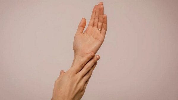 Study explores whether artificial skin can go beyond sensing features