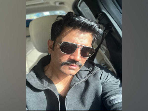 Sharad Kelkar looks dapper as he poses with 'Indian Police Force' gang