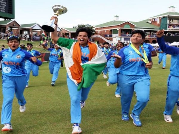 Bollywood celebs congratulate Women's U-19 team on World Cup win
