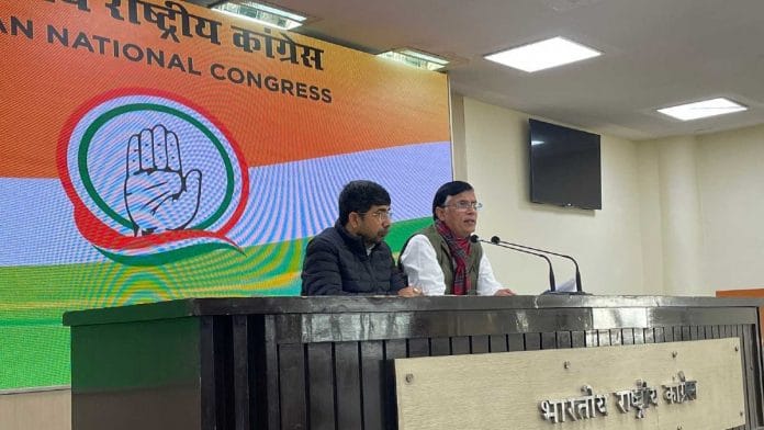Congress spokesperson Pawan Khera (R) addressing press conference Thursday | Ishadrita Lahiri | ThePrint