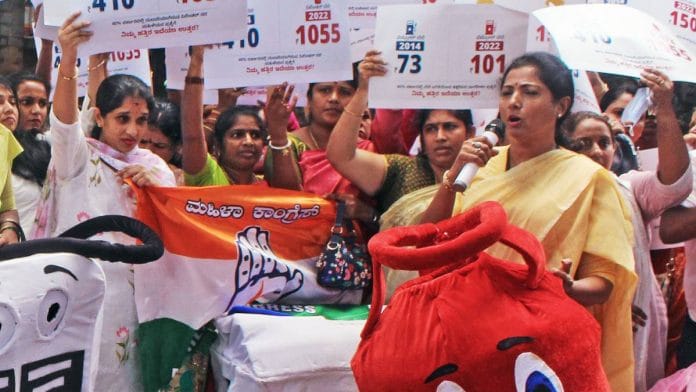 Representational image | File photo of members of Karnataka Congress's women's wing staging a demonstration against price hike | ANI
