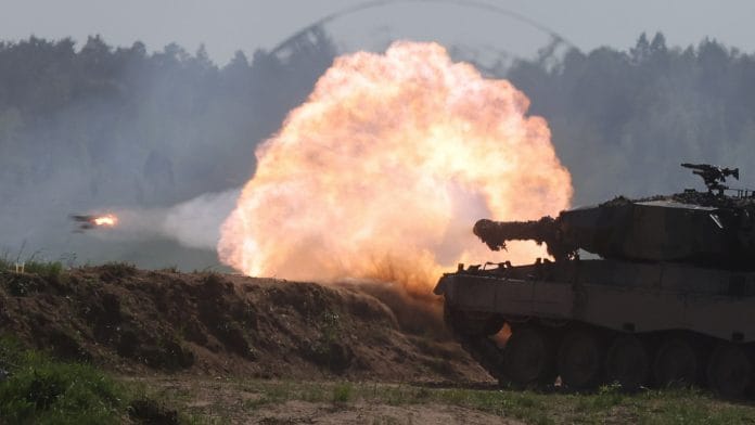 A Polish Leopard 2PL tank fires during Defender Europe 2022 military exercise of NATO troops, at the military range in Bemowo Piskie, near Orzysz, Poland 24 May 2022 | Photo: Reuters/Kacper Pempel