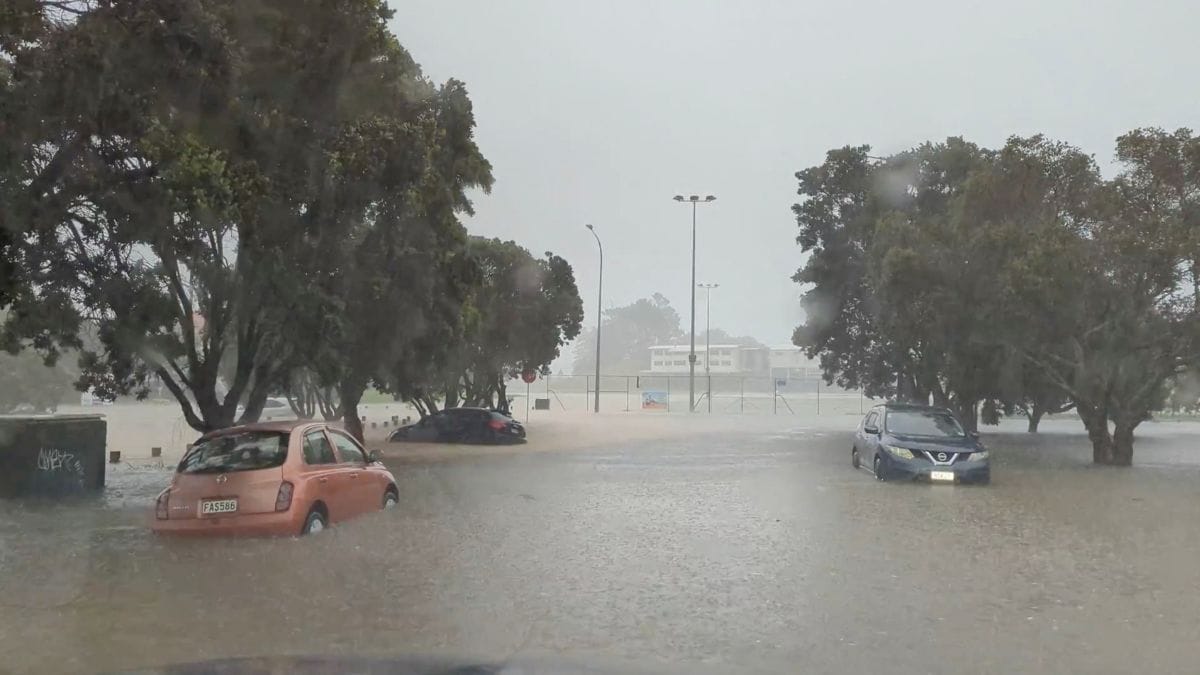 Cyclone hits New Zealand’s North Island, hundreds evacuated