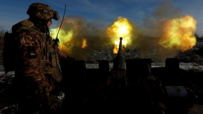 Ukrainian members of the military fire an anti-aircraft weapon, as Russia's attack on Ukraine continues, in the frontline city of Bakhmut, Ukraine, 10 January 2023 | Reuters/Clodagh Kilcoyne