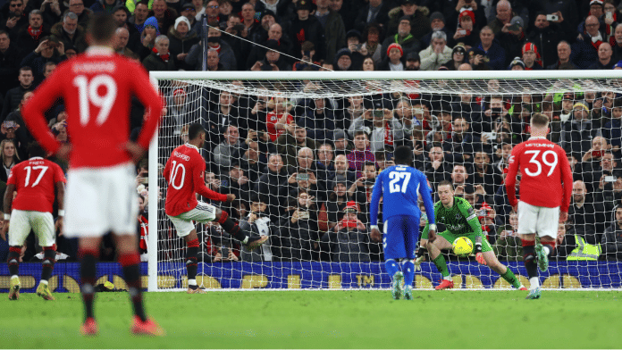 Manchester United's Marcus Rashford scores their third goal from the penalty spot | Reuters/Carl Recine