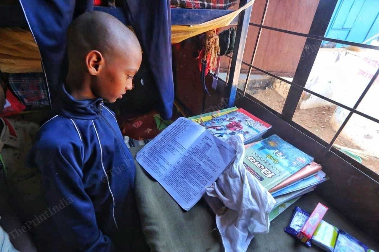A student studying at the Orchha Porta Cabin school | Praveen Jain | ThePrint 
