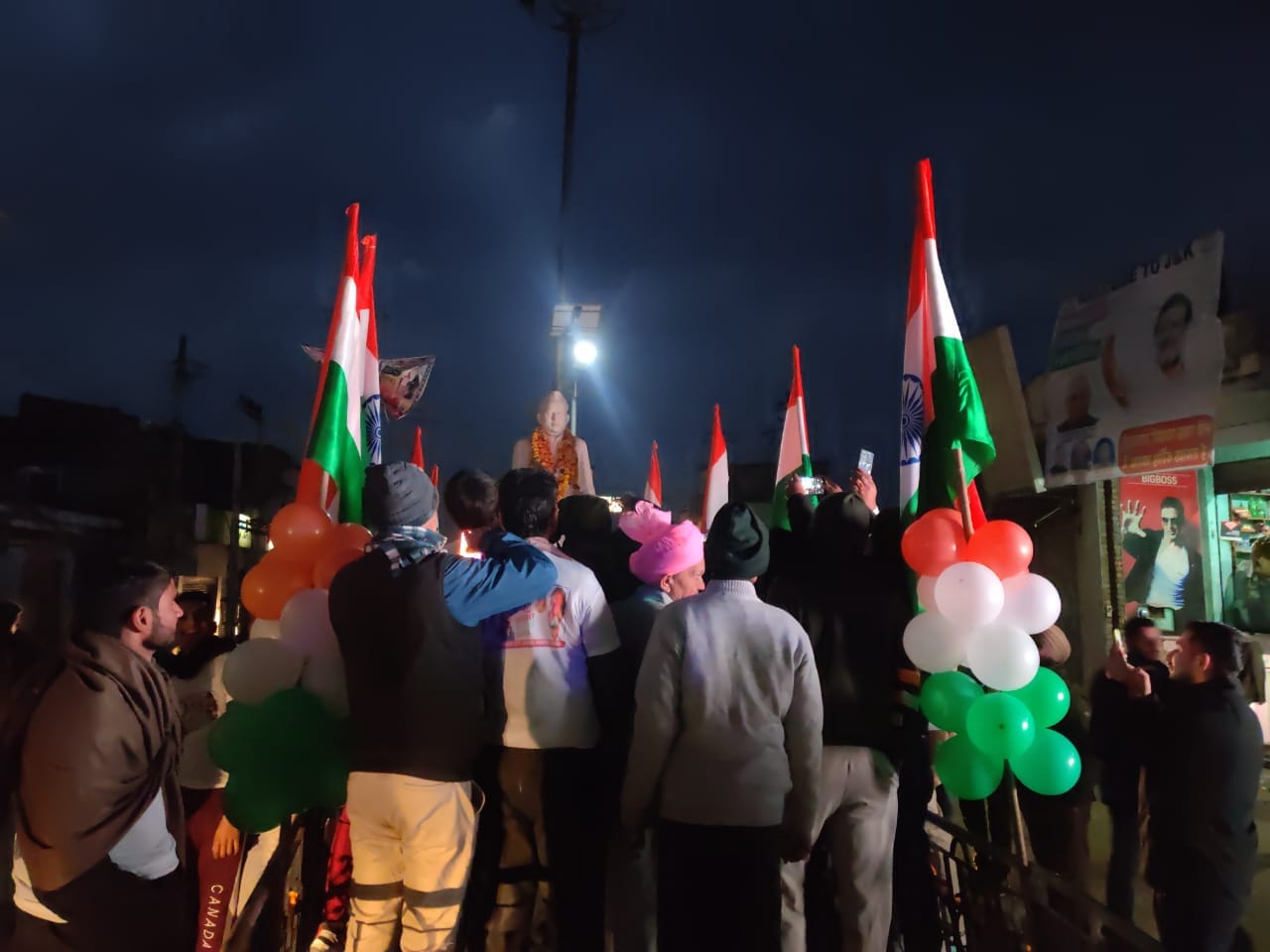 Congress workers pay tribute to Girdhari Lal Dogra's statute at Hiranagar before resuming Bharat Jodo Yatra on Sunday | ThePrint | Amogh Rohmetra