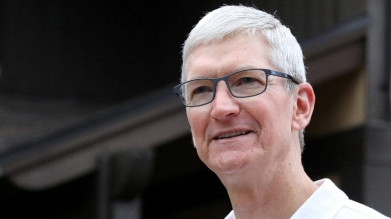 When Apple CEO Tim Cook apologised to China in Mandarin & flew to Beijing for a secret meeting