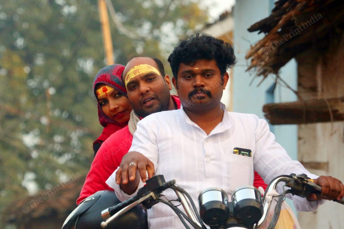 Devotees sporting tilak on their way to Bageshwar Dham | Photo: Praveen Jain | ThePrint