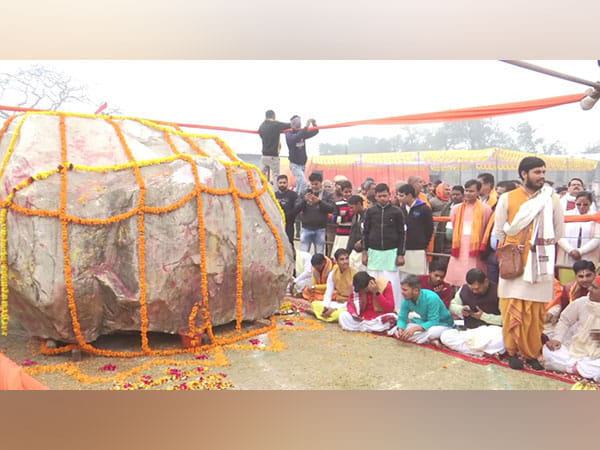 Uttar Pradesh: Shaligram stones from Nepal reach Ram Janmabhoomi Ayodhya, devotees offer prayers
