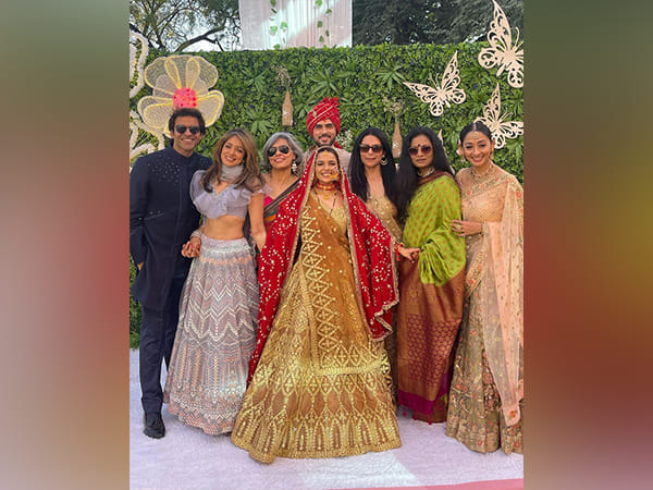 It's a reunion of 'Chak De! India' girls at Chitrashi Rawat's wedding, see pics 