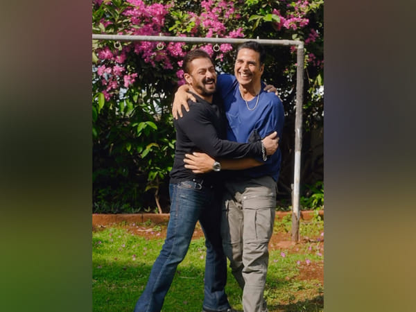 As Salman dances with Akshay on 'Main Khiladi Tu Anari' remake, fans demand 'Mujhse Shaadi Karogi 2' 