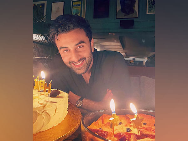  Check out Ranbir's cool avatar from upcoming 'Pyaar Hota Kayi Baar Hai' song