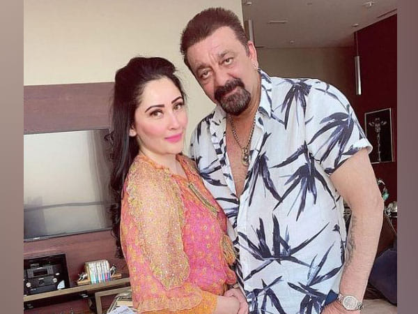 Sanjay Dutt wishes wife Maanayata Dutt on their 15th wedding anniversary