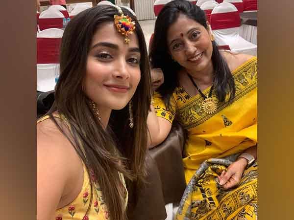 Pooja Hegde's birthday wish for her mother is all things love