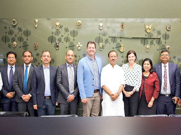 MoS Muraleedharan meets with Australia India Business Council head in Sydney