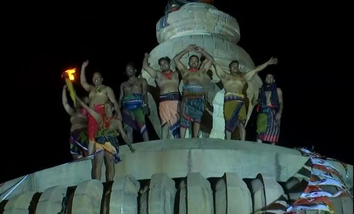 Maha Shivratri: 'Mahadeepa' lifted atop Lingaraj Temple in Bhubaneswar