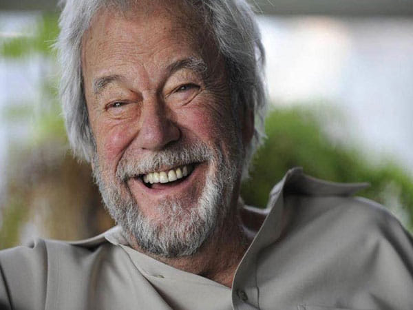 Canadian star Gordon Pinsent dies at 92 