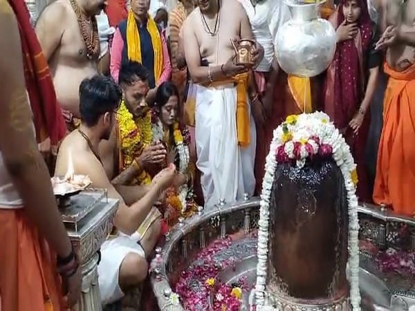 MP: Indian cricketer Axar Patel along with wife visit Baba Mahakal Temple in Ujjain