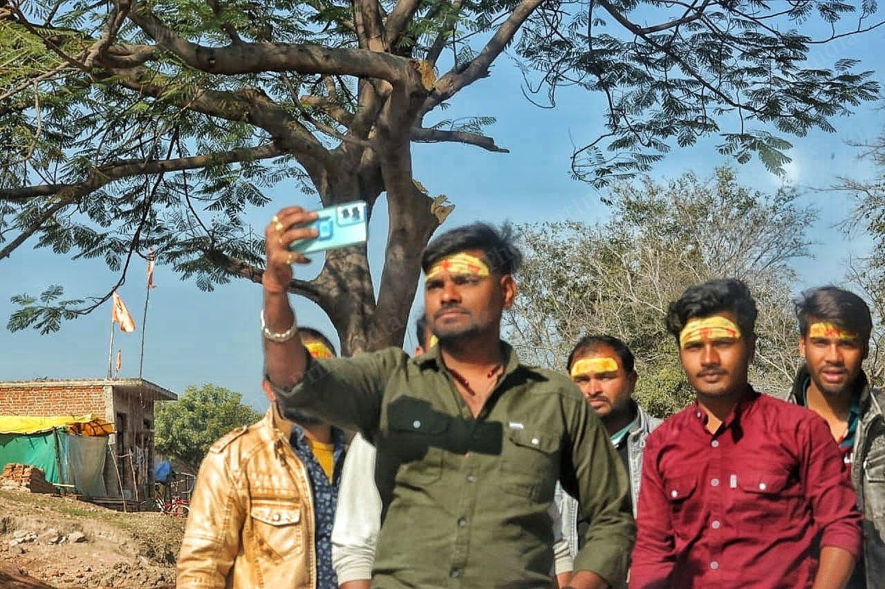 Followers click photos of Baba's house to frame and hang in their houses | Photo: Praveen Jain | ThePrint