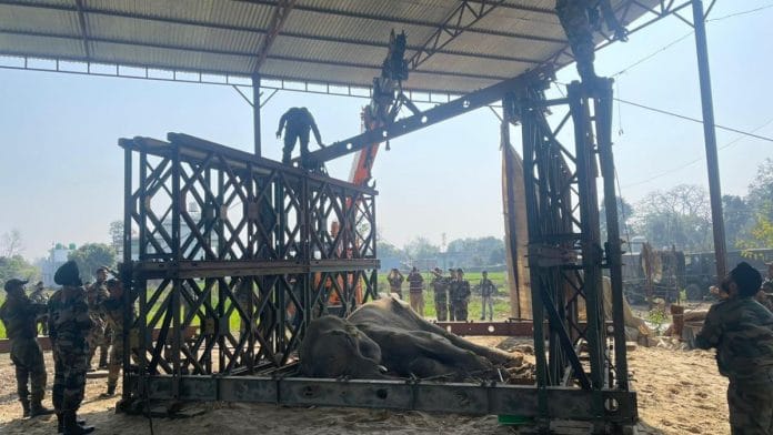 Army personnel helping Wildlife SOS rescue the elephant | Photo credit: Army