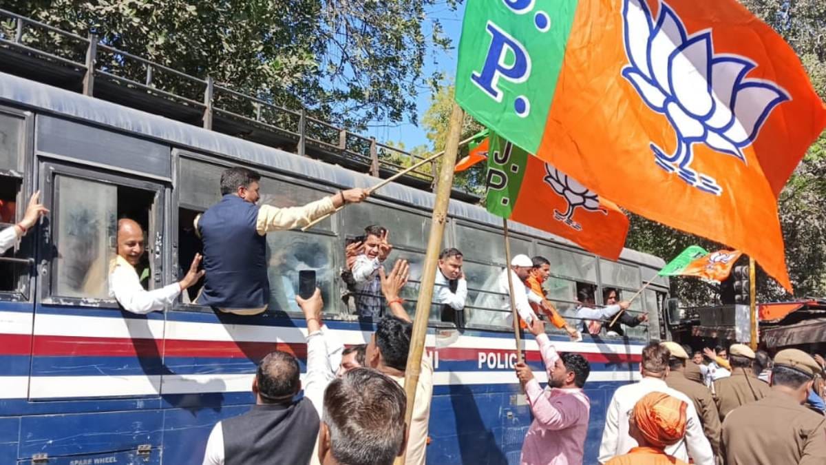 BJP workers shout slogans from inside a police vehicle during their protest Thursday | Shyam Nandan Upadhyay | ThePrint