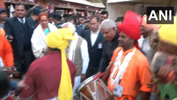Haryana CM Khattar plays snake charmers flute, Vice Prez Dhankhar tries hands on Dhol in Surajkund Mela