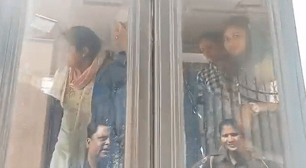 Delhi: AAP leaders chant 