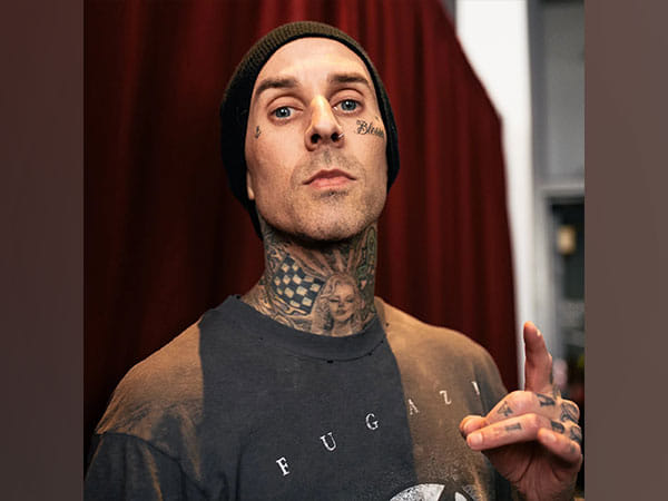 Travis Barker undergoes hand surgery