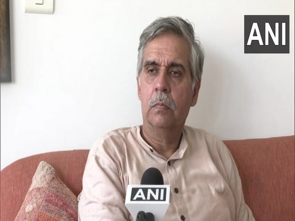 Sandeep Dixit meets Delhi LG, demands case under section 420 to be registered against CM Kejriwal