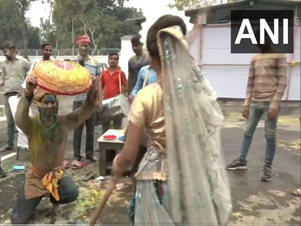 Tej Pratap Yadav celebrates Lathmar Holi at Patna residence 