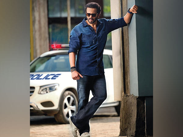 Sidharth Malhotra, Vivek Obeori wishes 'Indian Police Force' director Rohit Shetty on his birthday