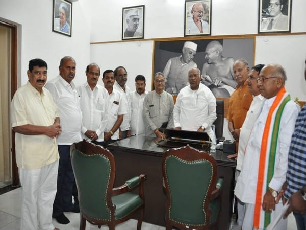 Opposition members to meet at Mallikarjun Kharge's office today to draw up floor strategy in RS