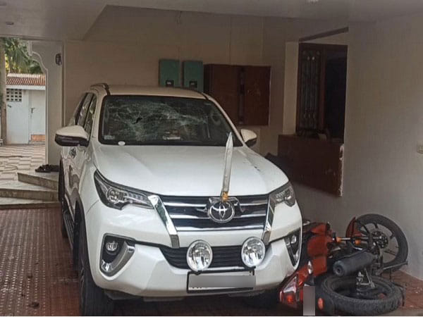 DMK MP Tiruchy Siva's house and car vandalised by minister's supporters