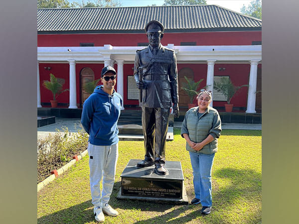 Meghna Gulzar shares picture with Vicky Kaushal from 'Sam Bahadur' shoot 