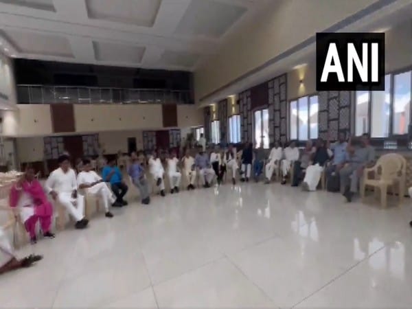 Delhi: Detained Congress MPs raise slogans in support of Rahul Gandhi over disqualification as MP