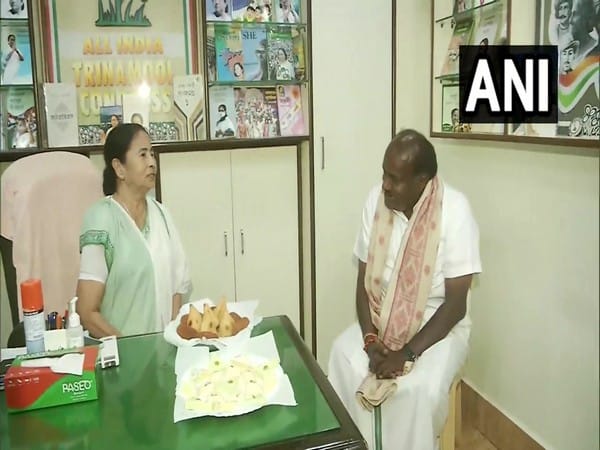 Mamata Banerjee to campaign for JDS in Karnataka polls, says Kumaraswamy 