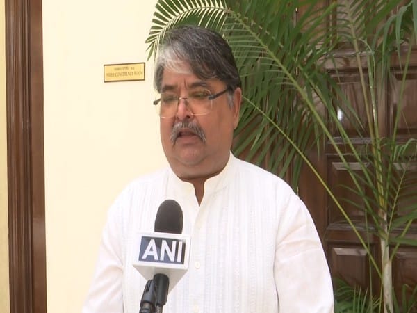 Sharad Pawar should ask Rahul Gandhi to apologise: Veer Savarkar's grandson