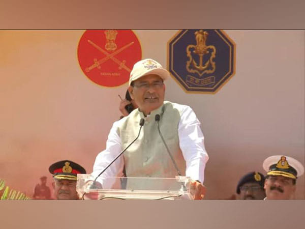 MP CM Chouhan inaugurates Army Fair in Bhopal