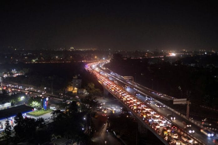 Traffic moves slowly amidst smog on a flyover in New Delhi | File Photo: Reuters