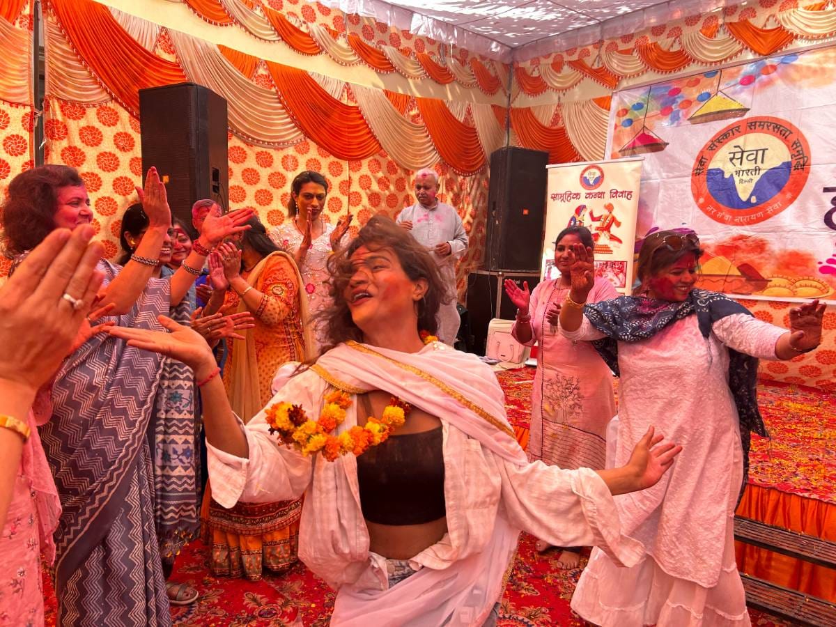 Transgender people with RSS volunteers at Sunday's event. | Photo: Madhuparna Das | ThePrint