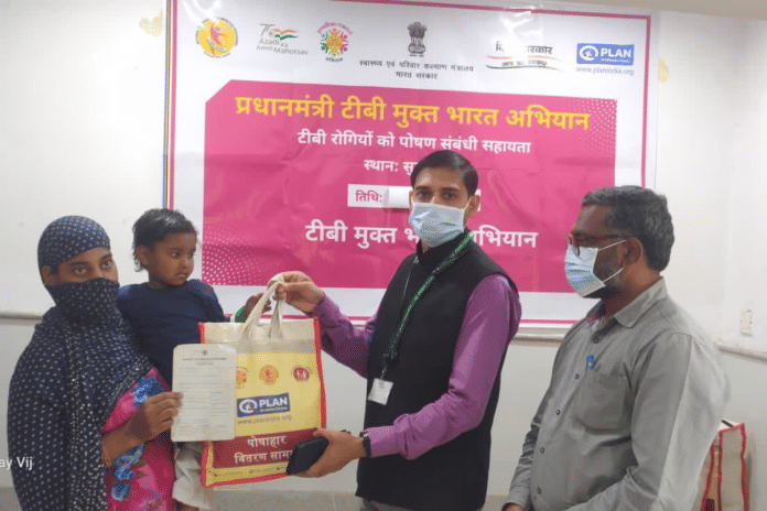 Nutritional kits being handed out by a senior government official to TB patients | Twitter | @TbDivision
