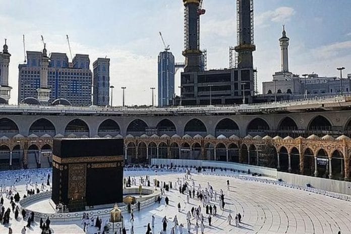 Courtyard of the Great Mosque of Mecca, Saudi Arabia | Wikimedia Commons