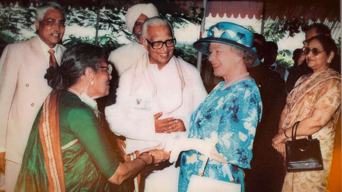 Annamma with Queen Elizabeth II | Special arrangement
