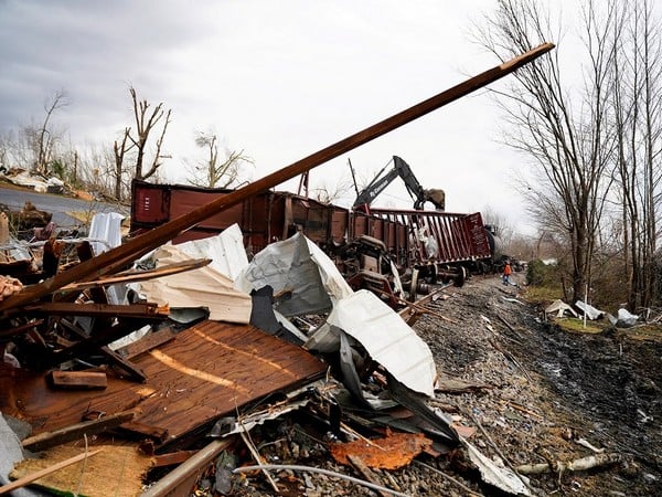 Death toll rises to 32 after deadly Tornadoes rip through US South ...