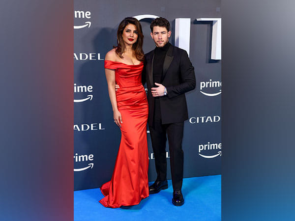 Priyanka Chopra poses with hubby Nick Jonas at 'Citadel' global premiere in London