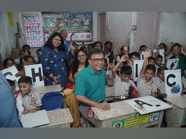 Mumbai's Earth Day gift to Mahatma Phule Vidyalaya - 40 desks made of recycled beverage cartons