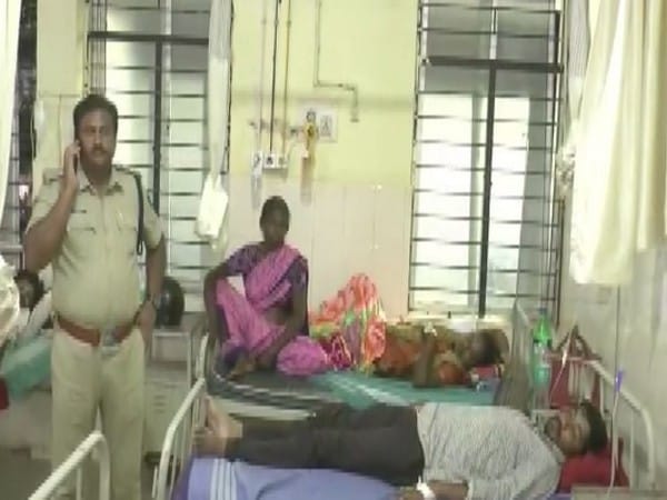 Karnataka: Several injured after BJP and JDS workers clash in Tumakuru